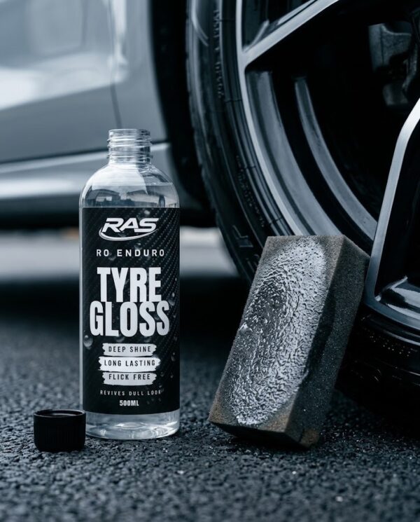 RO ENDURO Tyre Gloss Product Image Action Shot RO-ENDURO-Tyre-Gloss-Product-Image-Action-Shot